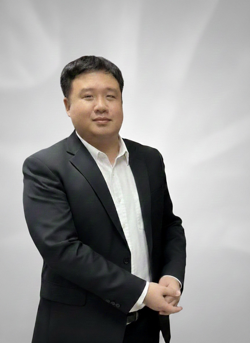 นายณฤทธิ์ รัศมีเจริญ